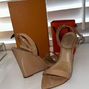 Schutz nude patent leather wedge sandal size 8